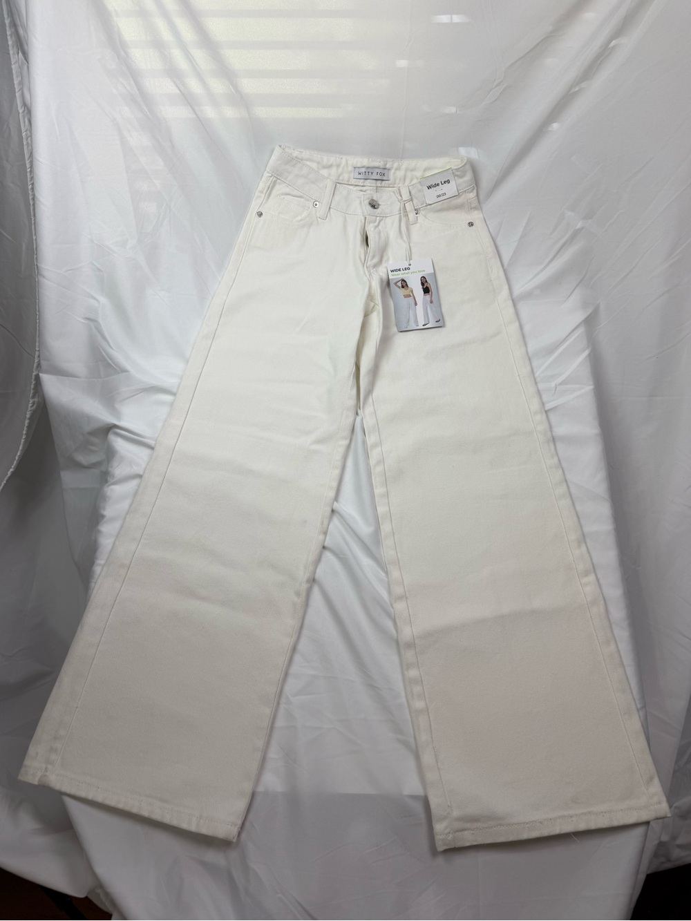 High-Rise White Wide-Leg Jeans — Clean Flare Silhouette